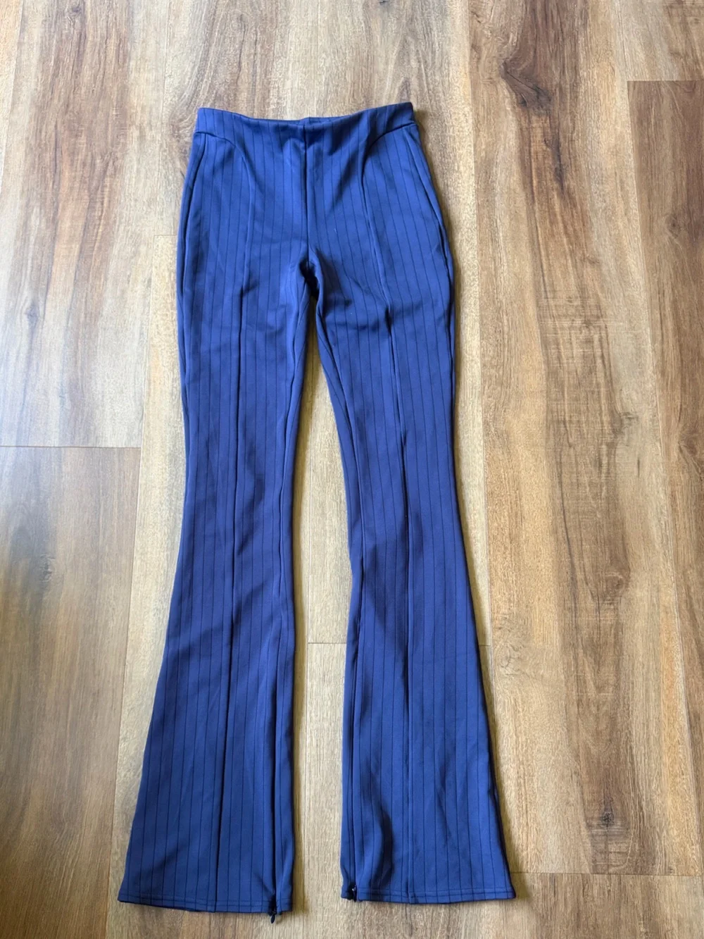ALO Yoga High-Waist Pinstripe Zip-It Flare Leggings in Navy Small